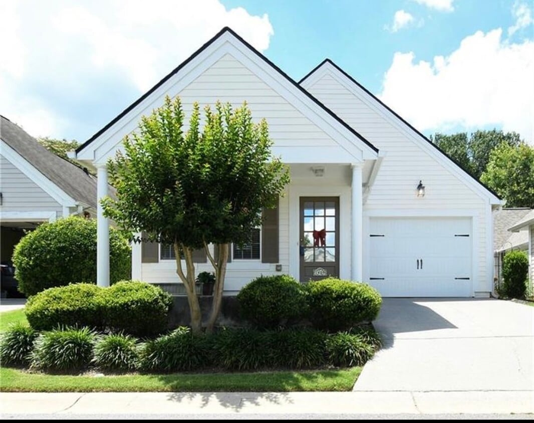 Primary Photo - 1409 Cottage Dr NW