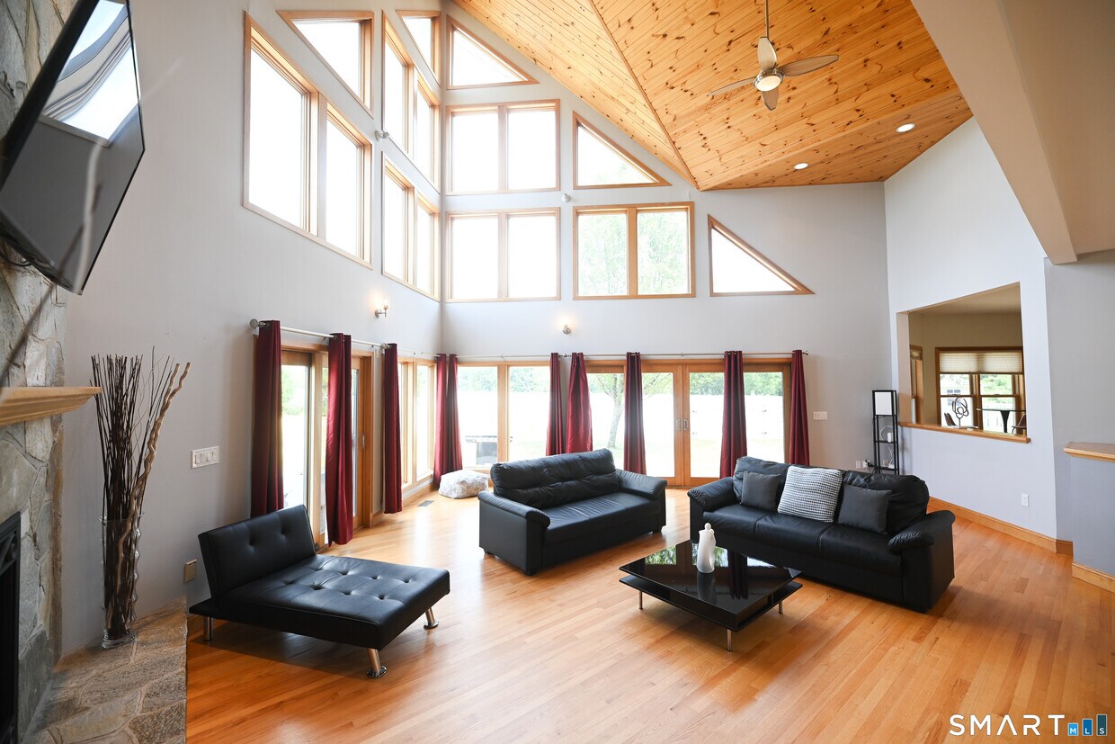 Foto del edificio - 19 Longview Dr