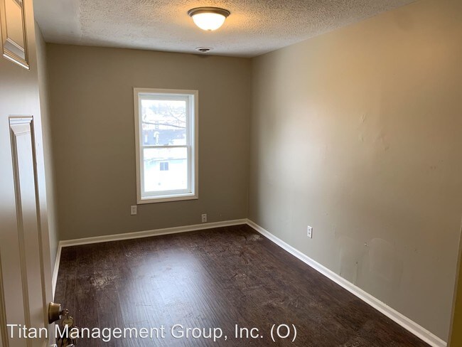 Building Photo - 556 N Clay St