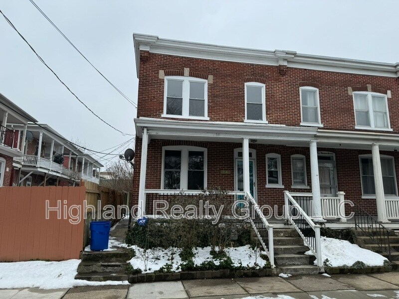 Primary Photo - 914 N Lime St