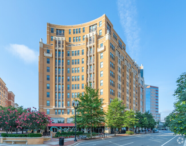 Building Photo - Lyon Place at Clarendon Center