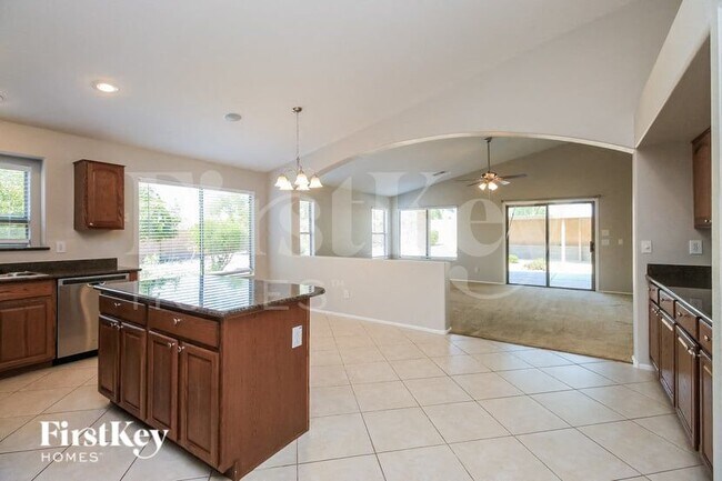 Building Photo - 98 E Clairidge Dr