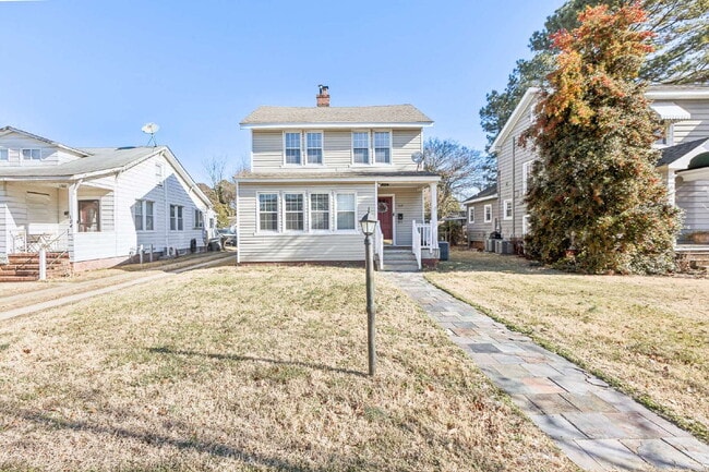 Building Photo - 102 Pear Ave