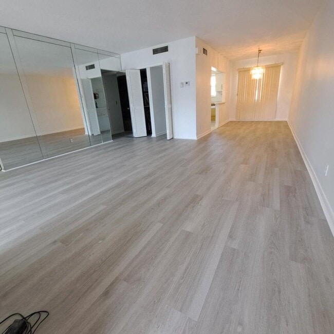 Building Photo - 147 Stratford K
