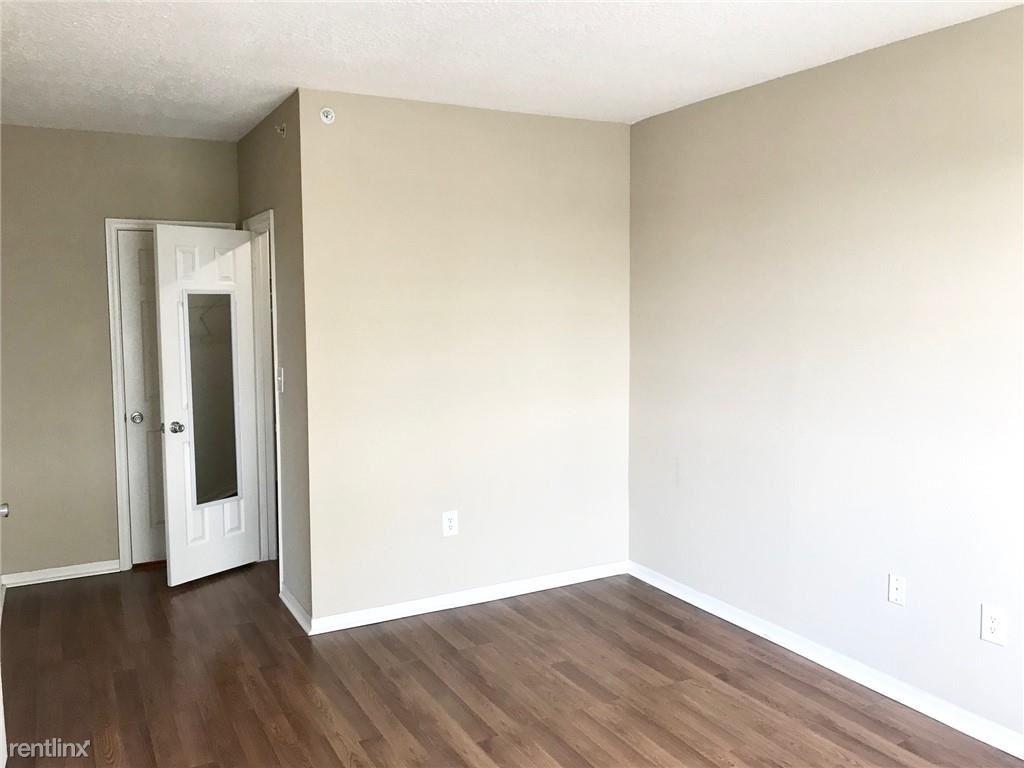 Primary Photo - 1 br, 1 bath Condo - 11600 SW 2nd St Apt 212