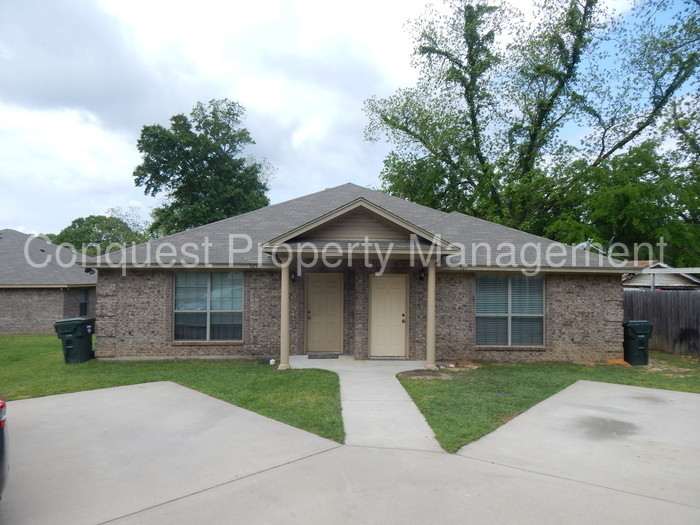 Primary Photo - Charming Two Bedroom One Bath Duplex