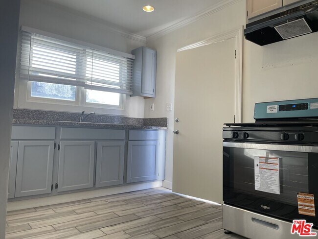 Foto del edificio - 2309 S Budlong Ave