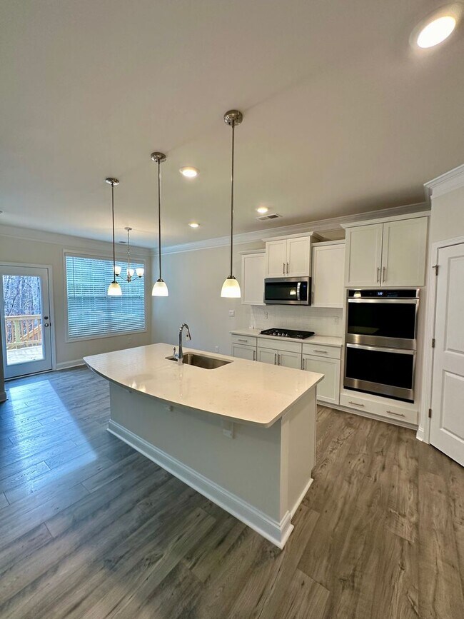 Building Photo - Beautiful 4BR/3BA Home in Falls Cove @ Lak...
