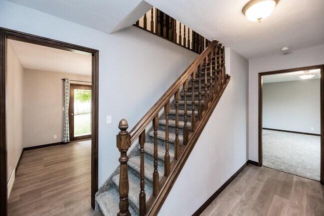 Building Photo - 138 Silver Fox Cir