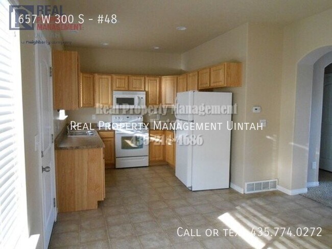 Building Photo - 3-bedroom 1.5 bath Town home