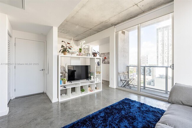 Foto del edificio - 151 SE 1st St