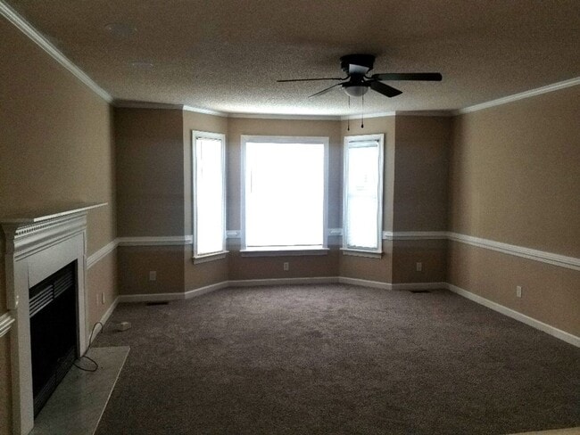 Building Photo - 105 N Pointe Dr
