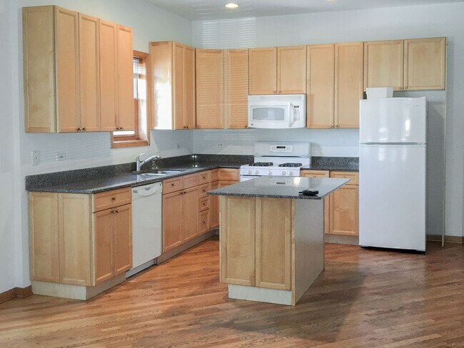 Foto del edificio - 2741 N Southport Ave