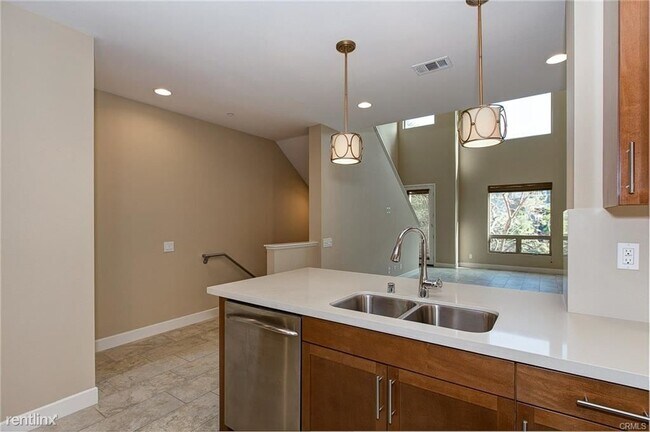 Foto del edificio - 3 br, 3 bath Condo - 25 Soho