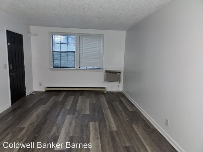 Building Photo - 2 br, 1 bath House - 698 Frankfort Dr. Unit A