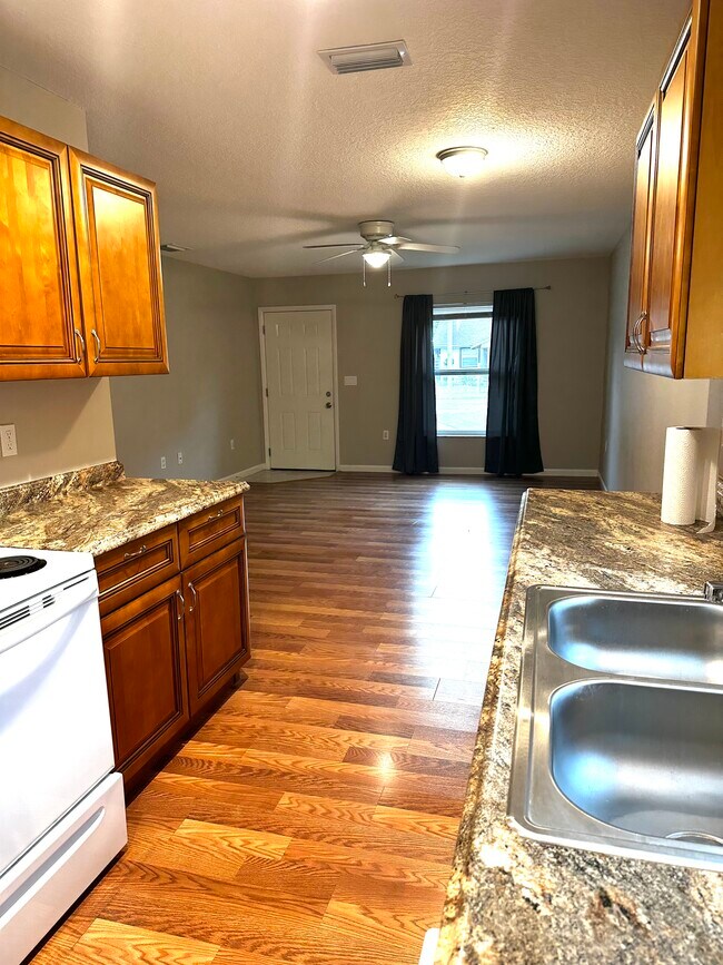 Foto del edificio - 4921 20th St Ct E