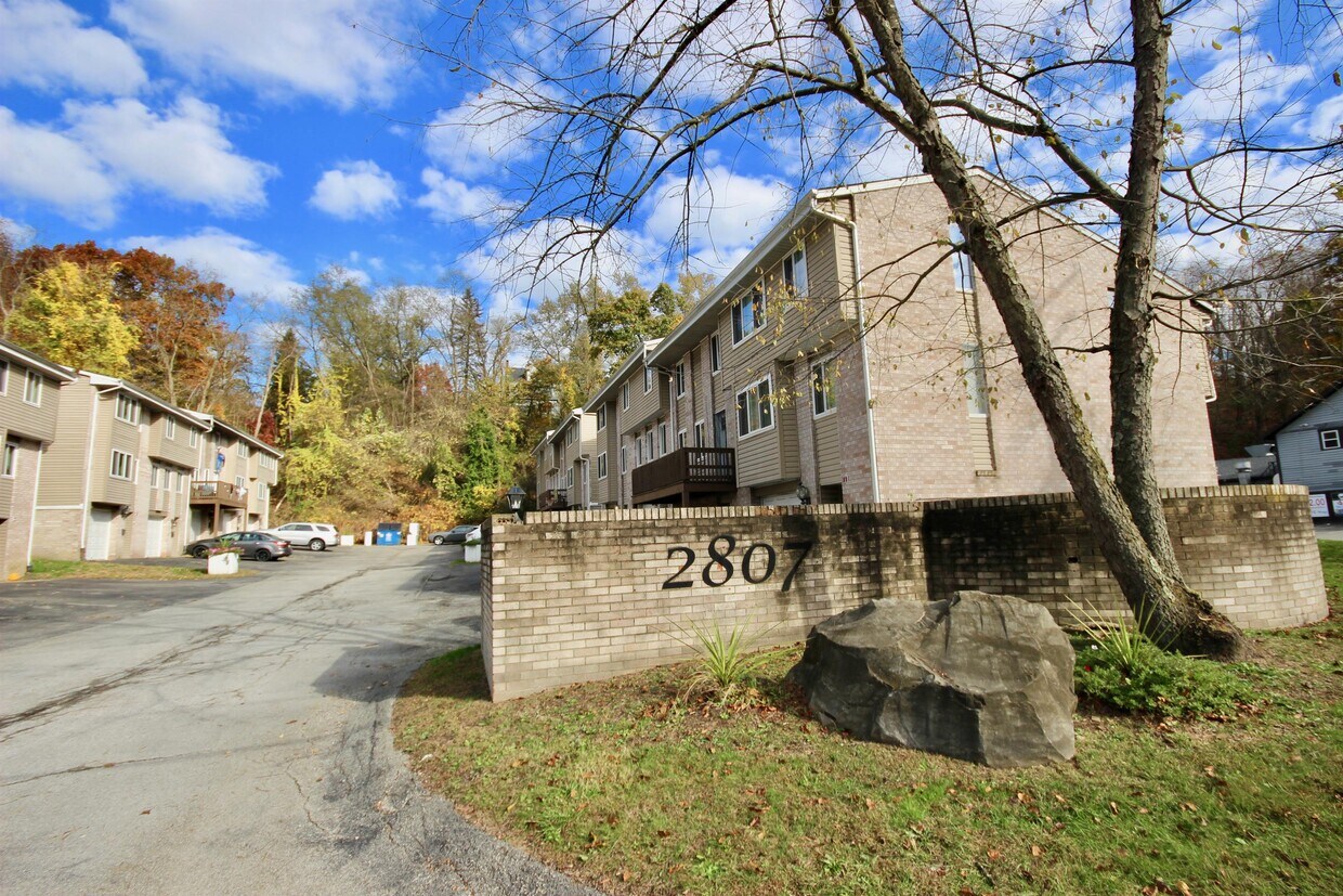 Building Photo - 2807 Lincoln Way