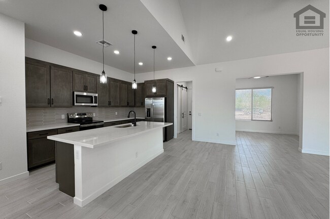 Foto del edificio - 18108 W Morning Vista Ln
