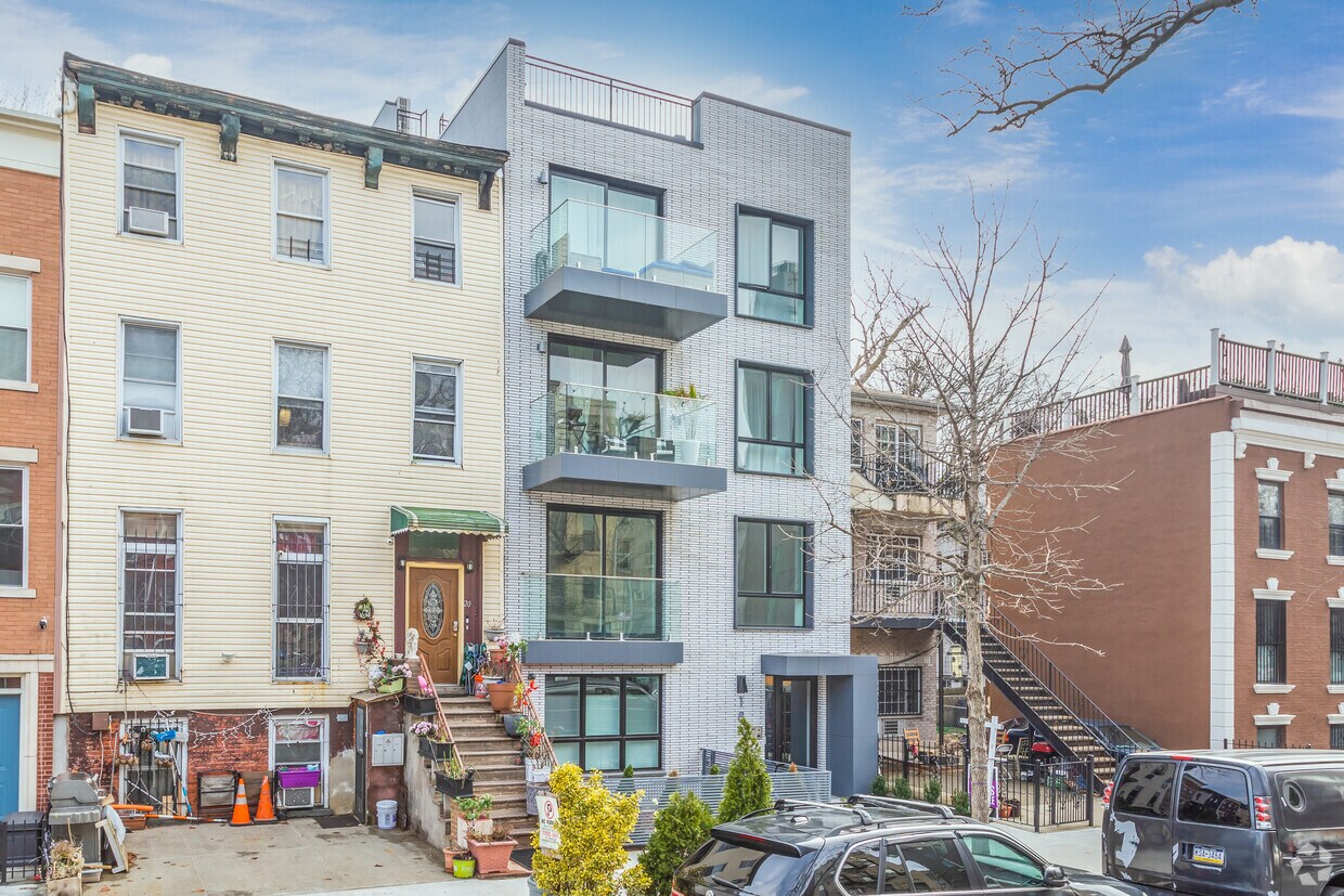 Building Photo - 18 Van Buren St