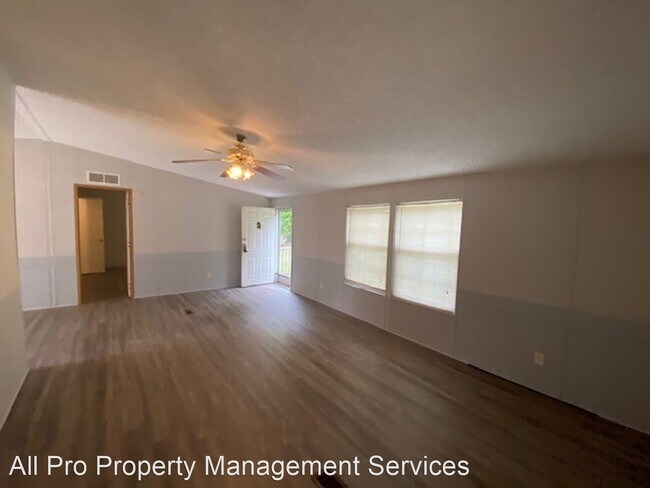 Foto del edificio - 3 br, 2 bath House - 404 Red Bud Lane