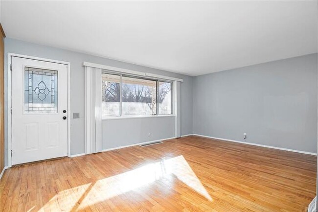 Building Photo - Fantastic 3bd/1ba home! Let yourself in!