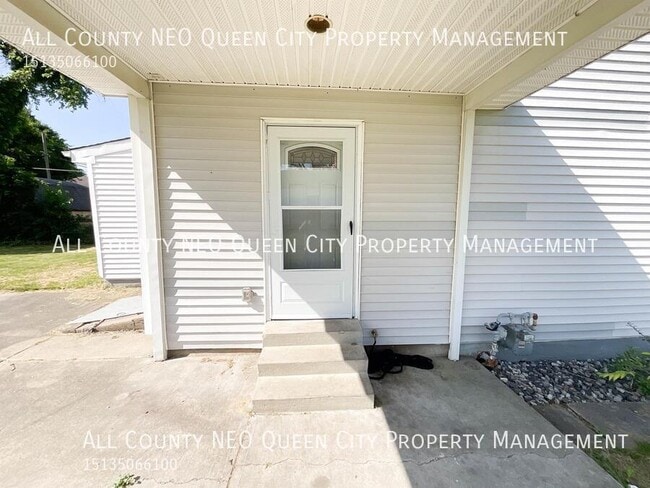 Building Photo - 1306 2nd St