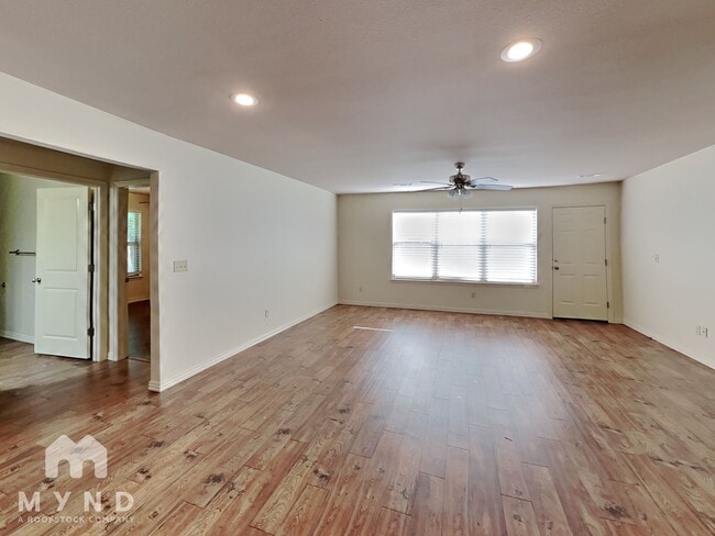 Building Photo - 313 E Thurman St