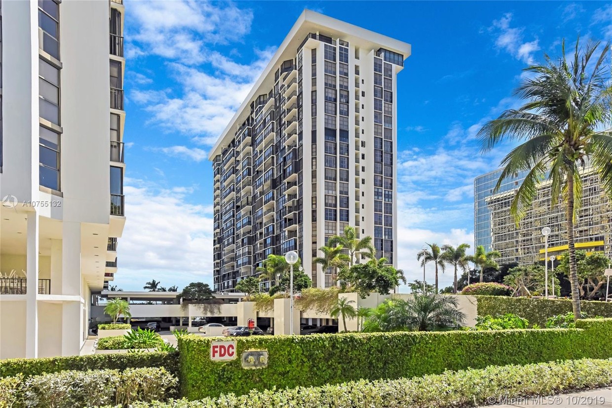 Primary Photo - 1925 Brickell Ave