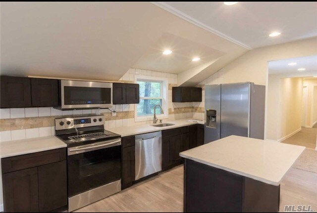 Foto del edificio - 47 Swezeytown Rd S