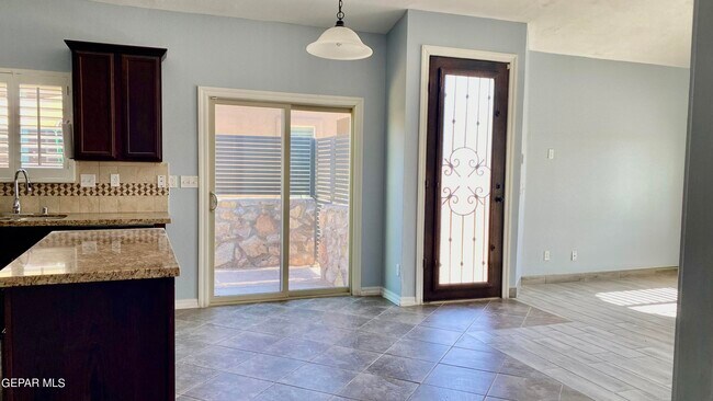 Building Photo - 3725 Loma Brisa Dr