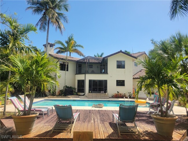 Foto del edificio - 5259 Myrtle Ln
