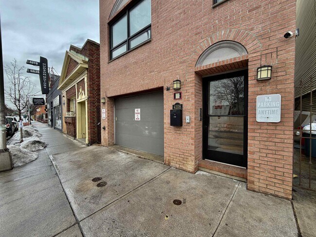 Foto del edificio - 4108 John F. Kennedy Blvd