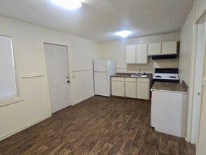 Building Photo - 12547 Chapman Rd