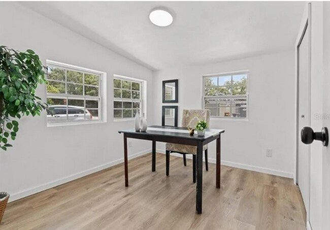 Building Photo - 1313 E Pineloch Ave
