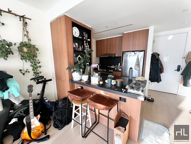 Building Photo - Greenpoint 1BR Luxury High Rise!! 30th Flo...