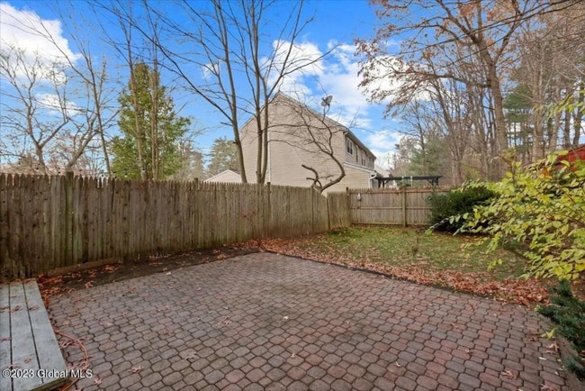 Building Photo - 8 Haystack Rd E