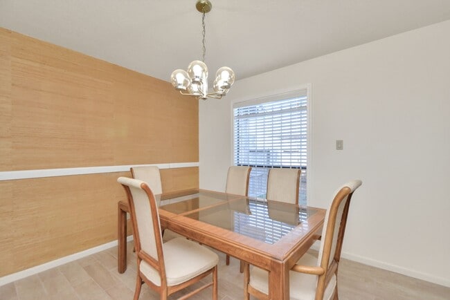 Building Photo - 4743 Sabrina Dr