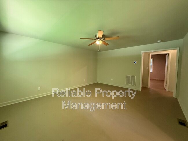 Foto del edificio - 727 Locust Ln