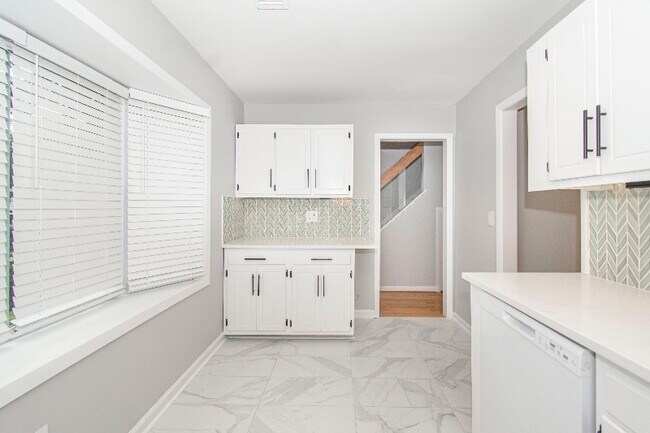 Building Photo - 118 Camelot Ct