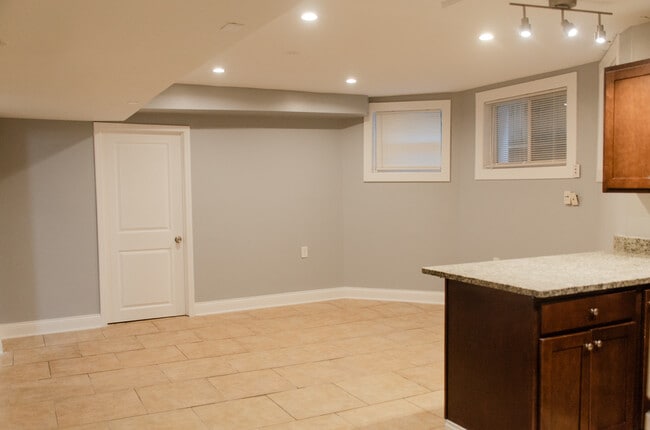 Foto del edificio - 1719 W Greenleaf Ave