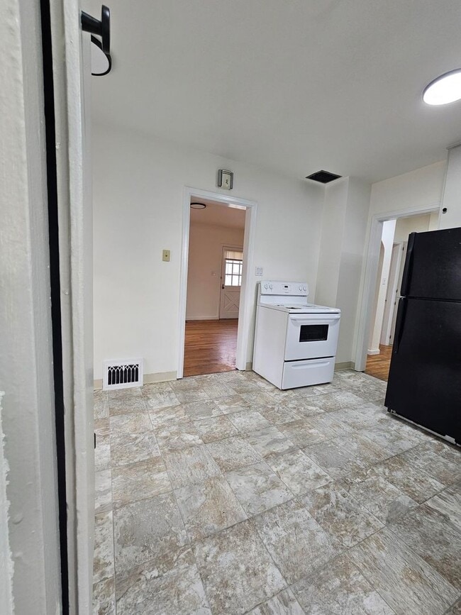 Building Photo - Available Now – Charming Boise Home with Fenced Yard and Detached Garage