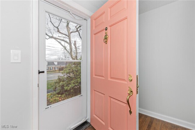 Foto del edificio - 6466 Wilson Mills Rd