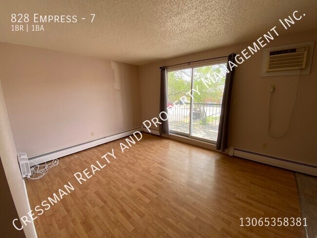 Photo du bâtiment - 1 bed 1 bath APARTMENT located in Rosemont, Regina, SK.