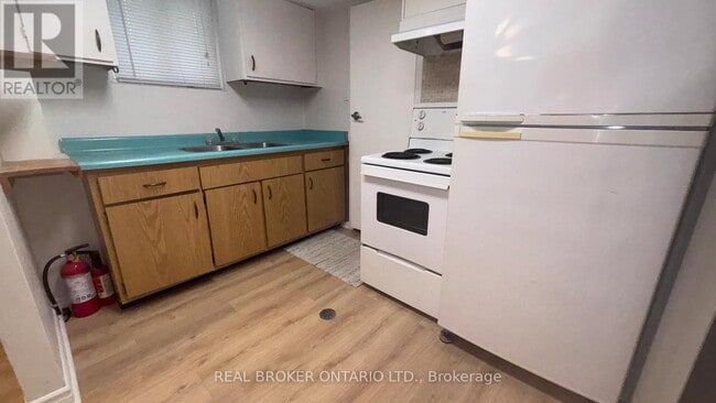 Building Photo - 75 Vanbrugh Ave