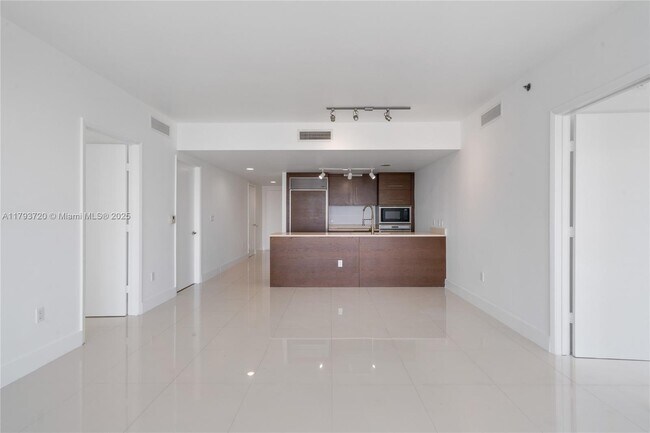 Foto del edificio - 475 Brickell Ave