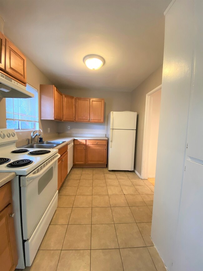Building Photo - 5709 Hazeltine Ave