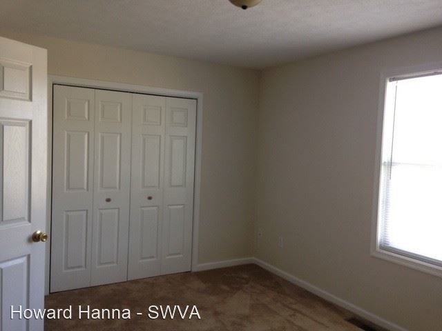 Building Photo - 185 Thoroughbred Cir