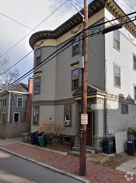 Building Photo - 44 Martin St