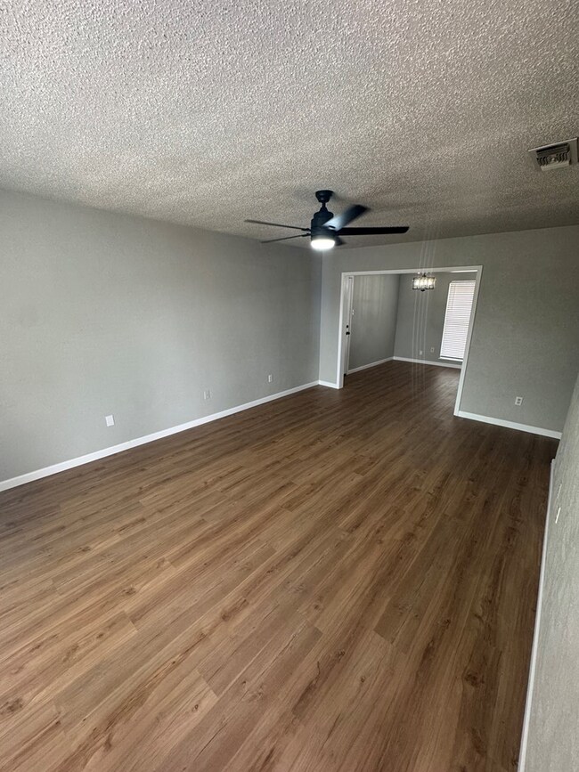 Foto del edificio - 1613 E 52nd St