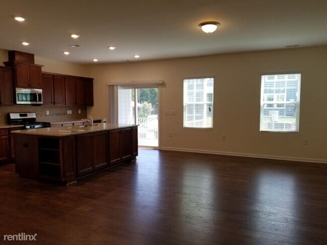 Building Photo - 3 br, 2.5 bath Townhome - 1113 Sky Top Dr